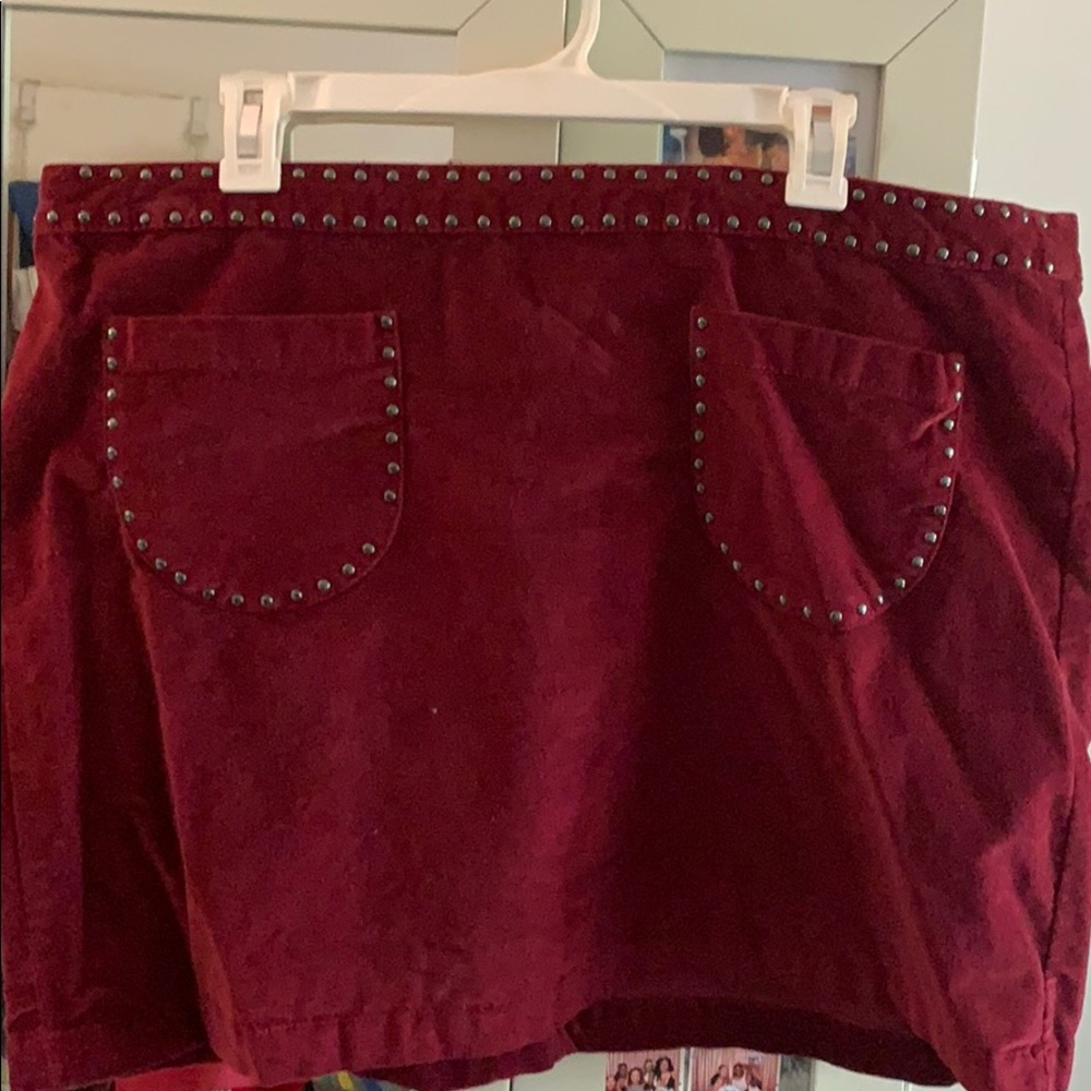 Burgundy two pocket skirt
